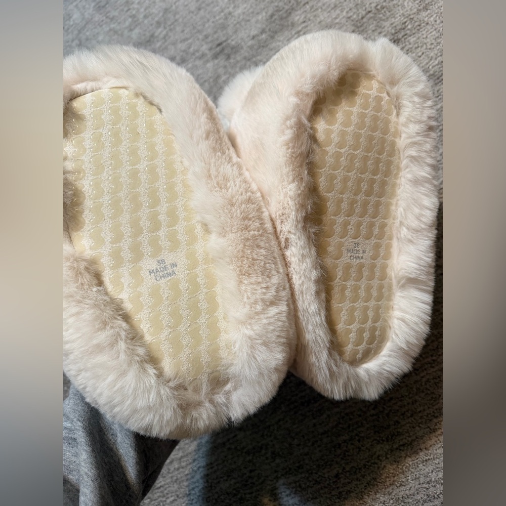NWT SKIMS Teddy Bear Slippers - Picture 5 of 7